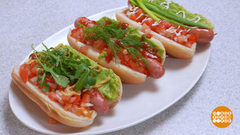 Готовим хот-дог с соусом из авокадо. Доброе утро. Фрагмент 