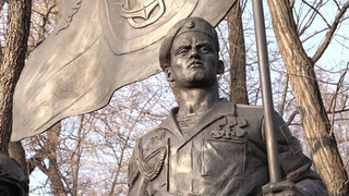 Во Владивостоке ветераны спецоперации открыли новый памятник к 320-летию морской пехоты