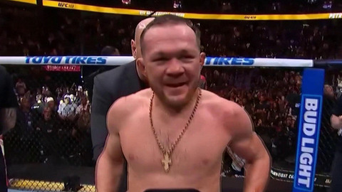 Российский боец Петр Ян завоевал титул чемпиона UFC в легчайшем весе