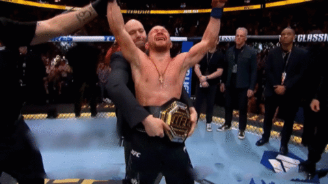 Россиянин Петр Ян завоевал титул чемпиона UFC в легчайшем весе