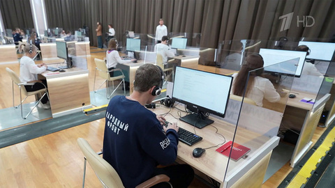 В режиме нон-стоп поступают вопросы на программу «Итоги года с Владимиром Путиным»