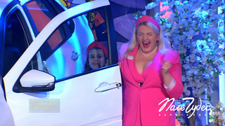 «Давай, Севастополь!» Участница из Крыма с первой попытки подобрала ключ и выиграла автомобиль. Поле чудес. Фрагмент 