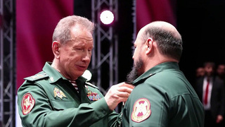 Директор Росгвардии Виктор Золотов вручил Золотые Звезды героям спецоперации