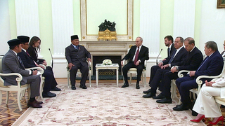 Вопросы развития российско-индонезийского стратегического партнерства обсуждались на встрече Путина с Субианто