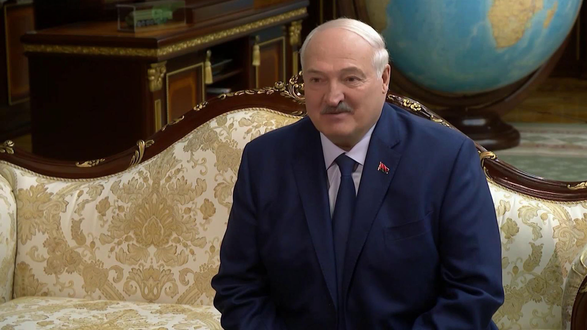 Александр Лукашенко пригрозил губернаторам тюрьмой за порчу удобрений