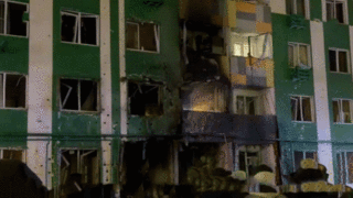 Пожар, обломки, раненые: кадры последствий атаки ВСУ на жилой дом в Твери