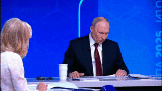 Более 400 тыс. человек подписали контракт с ВС РФ в 2025 году, заявил Путин