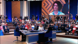 Путин: нужно, чтобы рождение ребенка стало модным