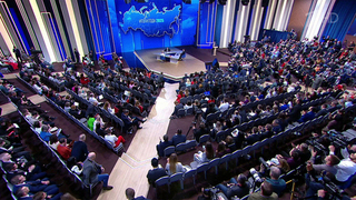 Волонтеры Народного фронта почти две недели трудились в Центре приема звонков и обращений