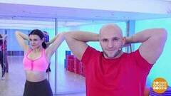 Фитнес-разминка: тянем резинку, укрепляем трицепсы! Доброе утро. Фрагмент 