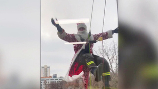 В Московских больницах высадился десант Дедов Морозов и Снегурочек