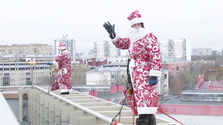 Деды Морозы и Снегурочки поздравили детей в столичных больницах