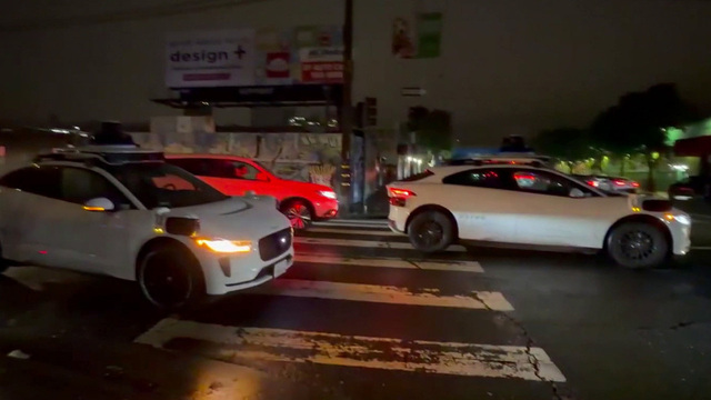 Беспилотные такси на сутки заблокировали движение в Сан-Франциско