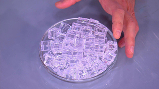 В «Жить здорово!» врачи собрали новогоднюю аптечку первой помощи