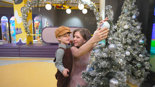 «Новогодний мульт-парад»: Елизавета Арзамасова с сыном проведет экскурсию по «Союзмультфильму»