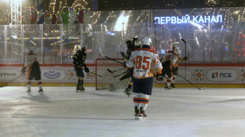 На Красной площади прошли хоккейные матчи между сотрудниками экстренных служб России, Белоруссии и Казахстана