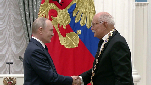 Владимир Путин вручил государственные награды выдающимся россиянам