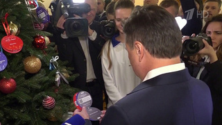 Участники заседания Госсовета присоединились к доброй новогодней акции «Елка желаний»