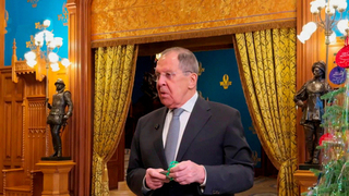 Лавров подарит мальчику глобус с «окончательными границами» в рамках «Елки желаний»