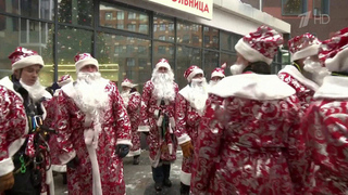 Детям в Морозовской больнице новогоднее настроение создавал десант Дедов Морозов