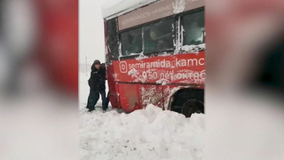 На Камчатке устраняют последствия мощного снежного циклона