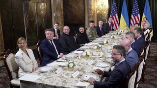 Больше трех часов продолжались переговоры Дональда Трампа с Владимиром Зеленским