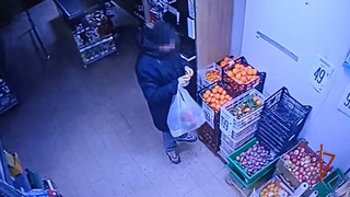 Предновогодняя лихорадка: в Подмосковье мужчина проник в магазин и объелся мандаринами