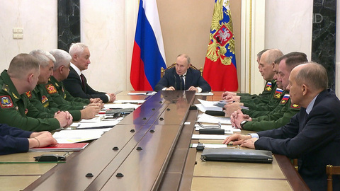 Владимир Путин провел совещание с военным командованием по ситуации в зоне спецоперации