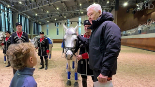 На ВДНХ мэр Москвы сегодня открыл новый крытый конноспортивный манеж