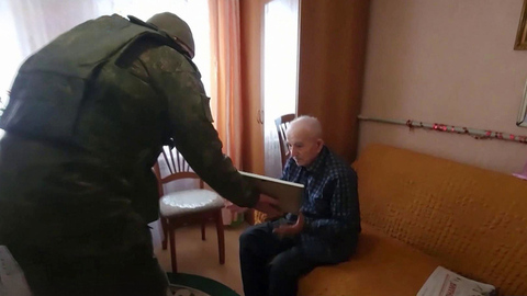 Участники спецоперации поздравили с Новым годом ветеранов Великой Отечественной войны