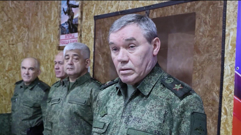 Начальник Генштаба Валерий Герасимов в пункте управления группировки «Север» заслушал доклады и вручил награды