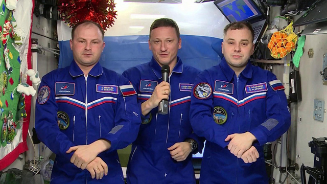 Космонавты поздравили россиян с наступающим Новым годом