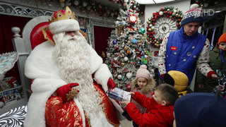 Поезд Деда Мороза сделал двухдневную остановку в Москве