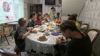 Владимир Путин поручил подготовить предложения по модернизации мер поддержки семей