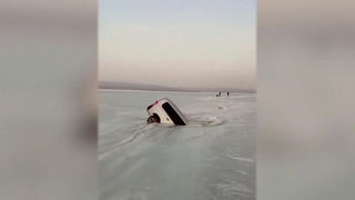 В Приморском крае ушли под лед сразу три машины рыбаков