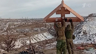 Российские военные установили поклонный крест на одной из высот у села Белогоровка в ДНР
