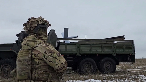 В зоне СВО разведка выслеживает перемещение вражеской техники и находит арсеналы