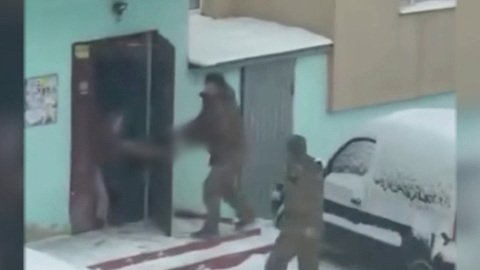 Украинские военкомы распылили газовый баллончик в лицо 15-летней девочки