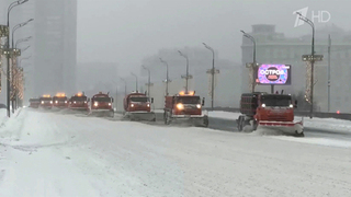 Коммунальные службы Москвы работают в усиленном режиме в связи с мощным снегопадом