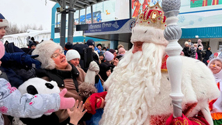 Поезд Деда Мороза завершил путешествие и прибыл в Великий Устюг: кадры