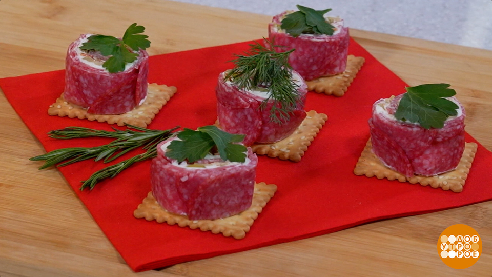 Готовим роллы из салями с овощной начинкой. Доброе утро. Фрагмент выпуска от 12.01.2026