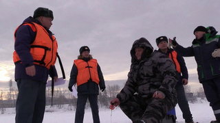 Спасатели регулярно проводят рейды на замерзших водоемах