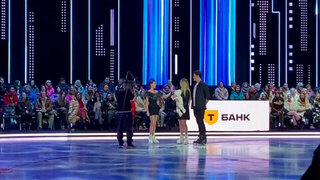 Александра Трусова вместе с сыном Мишей вышла на лед на съемках «Ледникового периода»