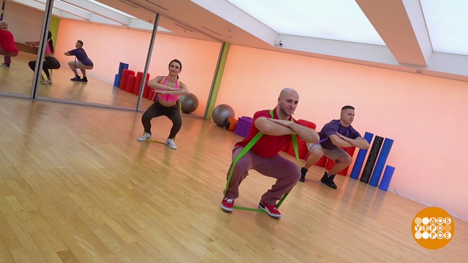 Приседаем — и разминаемся! Доброе утро. Фрагмент выпуска от 15.01.2026