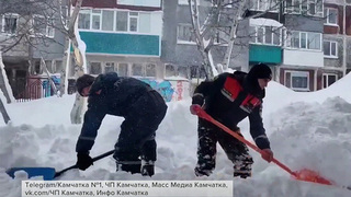 На Камчатке устраняют последствия снежного шторма, в Крыму гололедица, в Москве мороз