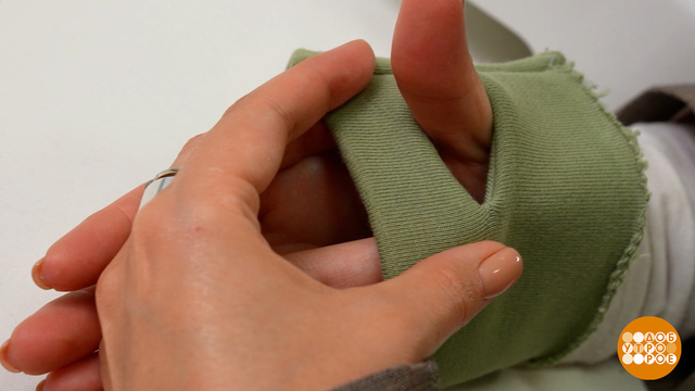 Толстовка с дырочкой для пальца: так теплее! Доброе утро. Фрагмент 