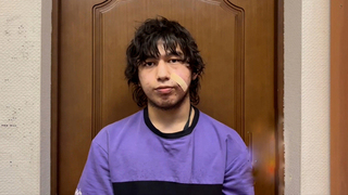 «Был в шоковом состоянии»: кадры допроса подозреваемого в убийстве юноши в автобусе