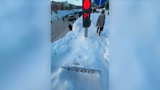 Ни пройти ни проехать: кадры последствий схода оползня в Сочи и снегопадов на Камчатке