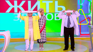 Реаниматолог показал четыре упражнения с полотенцем против шейного остеохондроза