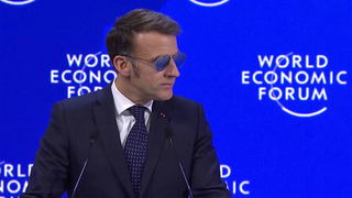 Дональд Трамп взорвал повестку Давосского форума и преподал урок Эммануэлю Макрону